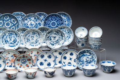 26 Chinese blue, white and Imari-style cups and 28 saucers, Kangxi and later