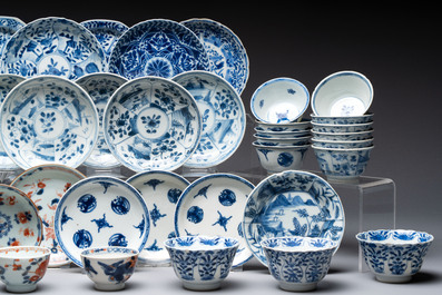26 Chinese blue, white and Imari-style cups and 28 saucers, Kangxi and later