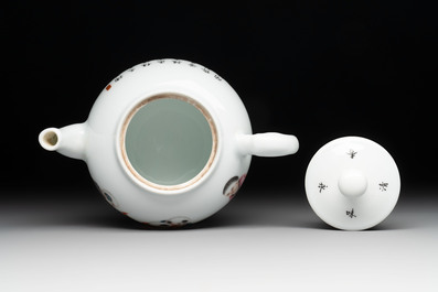 A Chinese famille rose 'playing boys' teapot, Tao Yi Zhen Pin 陶藝珍品 seal mark, 20th C.