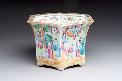 A Chinese Canton famille rose hexagonal jardini&egrave;re and stand, 19th C.