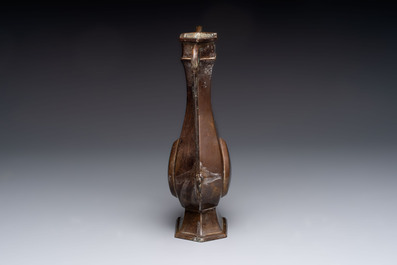 A Chinese bronze vase and ewer, and a Japanese vase, 18/19th C.