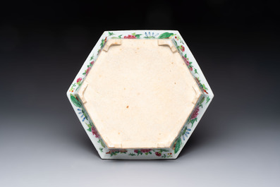A Chinese Canton famille rose hexagonal jardini&egrave;re and stand, 19th C.