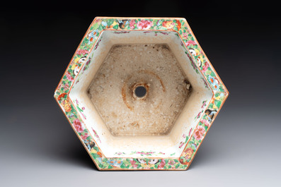 A Chinese Canton famille rose hexagonal jardini&egrave;re and stand, 19th C.