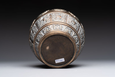 A Chinese bronze vase and ewer, and a Japanese vase, 18/19th C.