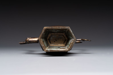A Chinese bronze vase and ewer, and a Japanese vase, 18/19th C.
