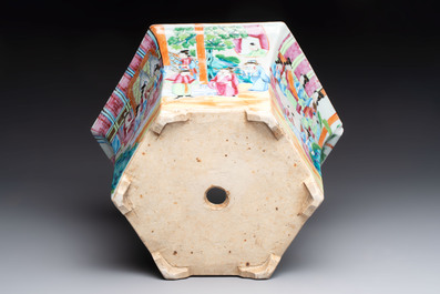 A Chinese Canton famille rose hexagonal jardini&egrave;re and stand, 19th C.