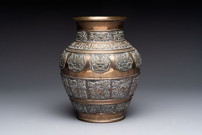 A Chinese bronze vase and ewer, and a Japanese vase, 18/19th C.