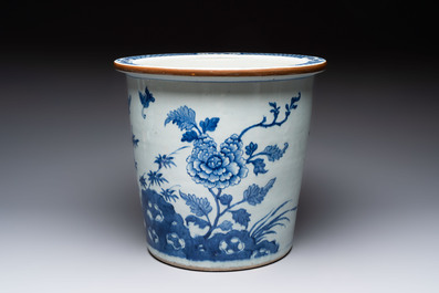 A Chinese blue and white jardini&egrave;re with floral design, Qianlong