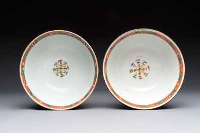 Two pairs of Chinese polychrome Bencharong bowls for the Thai market, 19th C.