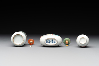 Three Chinese famille rose snuff bottles with figural design, Zhengde mark, 19th C.