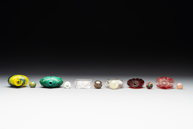 A collection of 12 Chinese glass snuff bottles, 19/20th C.
