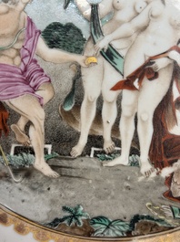 A fine Chinese famille rose 'The judgement of Paris' plate, Qianlong