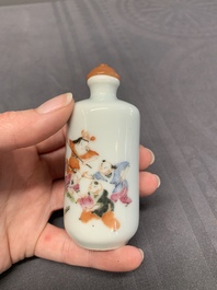 Three Chinese famille rose snuff bottles with figural design, Zhengde mark, 19th C.