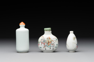 Three Chinese famille rose snuff bottles with figural design, Zhengde mark, 19th C.