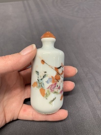 Three Chinese famille rose snuff bottles with figural design, Zhengde mark, 19th C.
