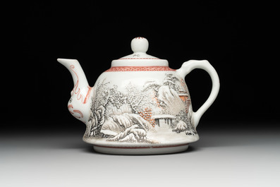 Two Chinese famille rose vases and a covered teapot, Yongzheng and Qianlong mark, signed Yu Wenhuan 余文環, 20th C.