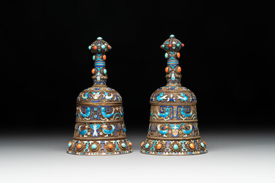 A pair of Chinese precious stone-inset and enamelled gilt-silver filigree bell-form covered boxes, silver mark, 19/20th C.