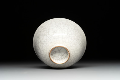 A varied collection of six Chinese ge-type wares, 19/20th C.
