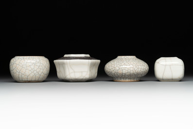 A varied collection of six Chinese ge-type wares, 19/20th C.