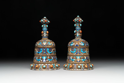 A pair of Chinese precious stone-inset and enamelled gilt-silver filigree bell-form covered boxes, silver mark, 19/20th C.