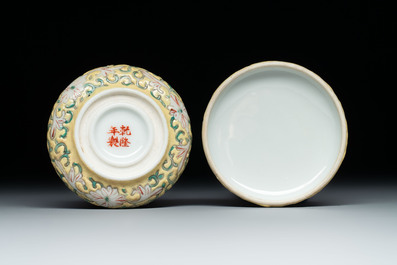 A diverse group of 12 Chinese snuff bottles and three covered seal paste boxes, Qianlong and Daoguang marks, 19th C.