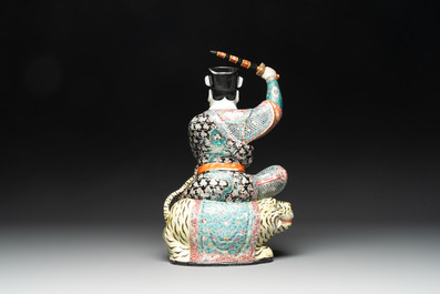 A Chinese famille rose group of Zhao Gongming 趙公明 and a figure of a goddess, Deng Yifu 鄧義福 mark, 19/20th C.