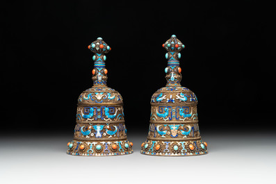 A pair of Chinese precious stone-inset and enamelled gilt-silver filigree bell-form covered boxes, silver mark, 19/20th C.