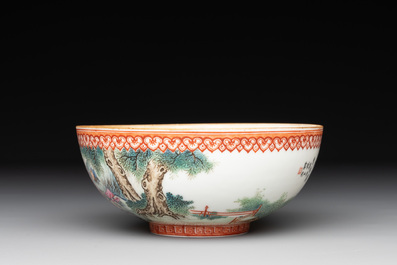 A fine Chinese famille rose eggshell 'Qiu Ran Ke Zhuan 虬髯客傳' bowl, signed Zeng Fuqing 曾福慶 and seal mark, 20th C.