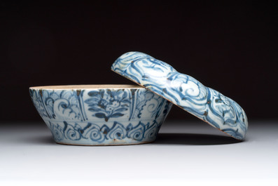 Four Chinese and Annamese or Vietnamese blue and white wares, 15th/19th C.