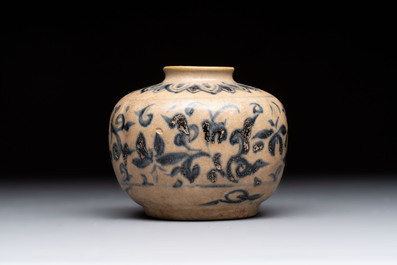 Four Chinese and Annamese or Vietnamese blue and white wares, 15th/19th C.
