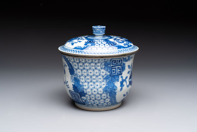 Four Chinese and Annamese or Vietnamese blue and white wares, 15th/19th C.