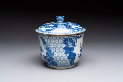 Four Chinese and Annamese or Vietnamese blue and white wares, 15th/19th C.