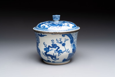 Four Chinese and Annamese or Vietnamese blue and white wares, 15th/19th C.