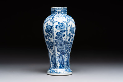 A Chinese blue and white octagonal vase and a plate with floral design, Kangxi