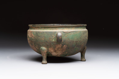A Chinese archaic bronze tripod food vessel, 'dun 敦', Eastern Zhou