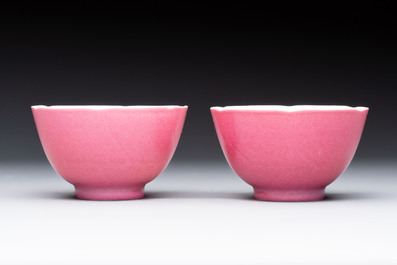 A pair of Chinese ruby-pink-glazed cups with floral anhua design, 18/19th C.