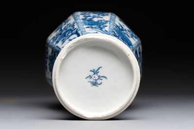 A Chinese blue and white octagonal vase and a plate with floral design, Kangxi