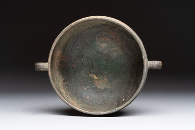 A Chinese archaic bronze tripod food vessel, 'dun 敦', Eastern Zhou