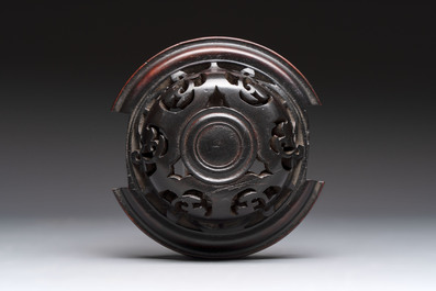 A Chinese Swatow cream-glazed tripod censer with wooden cover, 18/19th C.