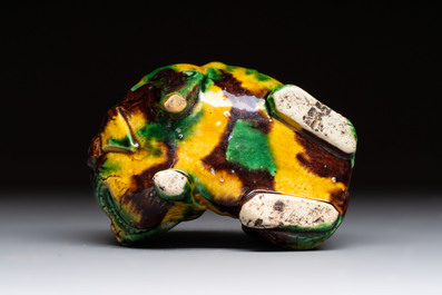 A Chinese sancai-glazed model of a dog, 19th C.
