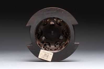 A Chinese Swatow cream-glazed tripod censer with wooden cover, 18/19th C.