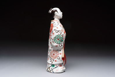 A Japanese Arita Imari figure of a samurai dressed in a kimono, Edo, 17/18th C.