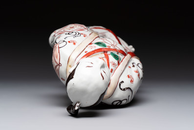 A Japanese Arita Imari figure of a samurai dressed in a kimono, Edo, 17/18th C.