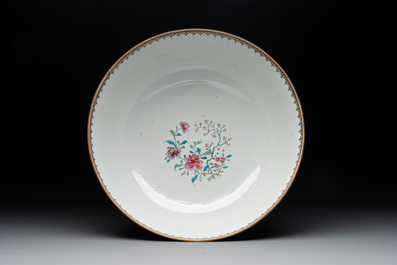A rare and large Chinese Canton famille rose 'mandarin subject' bowl, Hua Xuan 花軒 and Qing Ju 清居 mark, Qianlong