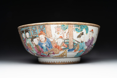 A rare and large Chinese Canton famille rose 'mandarin subject' bowl, Hua Xuan 花軒 and Qing Ju 清居 mark, Qianlong