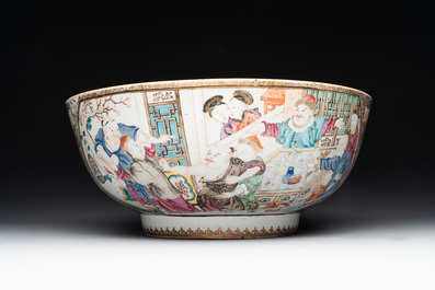 A rare and large Chinese Canton famille rose 'mandarin subject' bowl, Hua Xuan 花軒 and Qing Ju 清居 mark, Qianlong