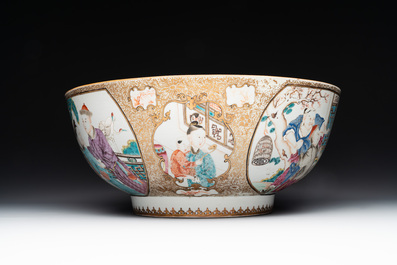 A rare and large Chinese Canton famille rose 'mandarin subject' bowl, Hua Xuan 花軒 and Qing Ju 清居 mark, Qianlong