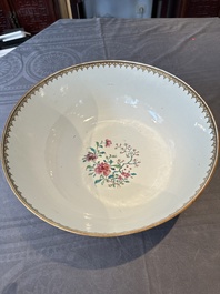 A rare and large Chinese Canton famille rose 'mandarin subject' bowl, Hua Xuan 花軒 and Qing Ju 清居 mark, Qianlong