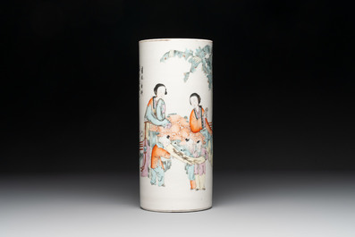 A varied collection of six Chinese famille rose wares, signed Hong Yishun 洪義順 and Luo Yongda 羅永發, Guangxu mark, 19/20th C.