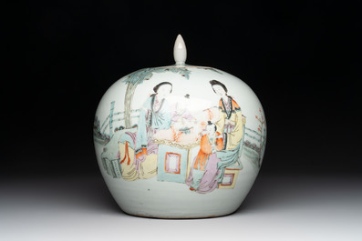 A varied collection of six Chinese famille rose wares, signed Hong Yishun 洪義順 and Luo Yongda 羅永發, Guangxu mark, 19/20th C.